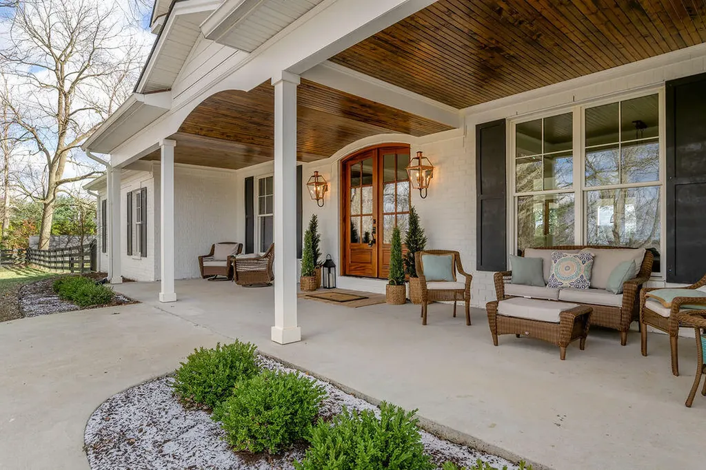 3288 Delong Road Lexington KY 40515