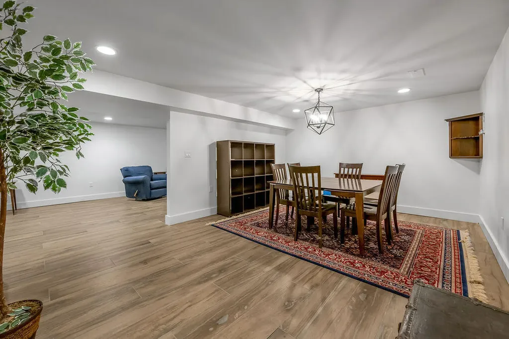 3288 Delong Road Lexington KY 40515