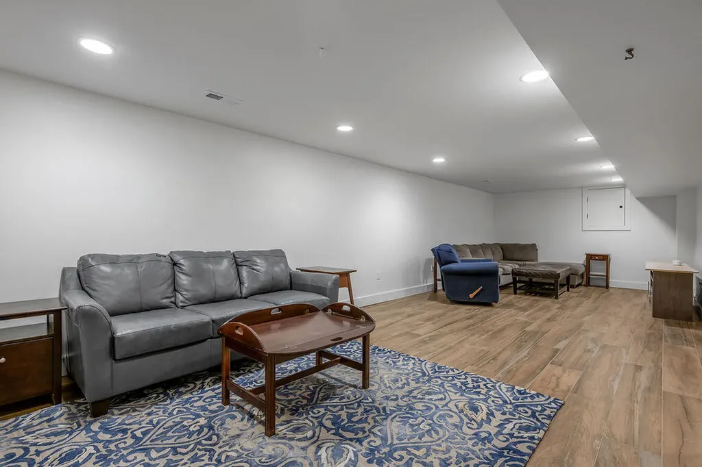 3288 Delong Road Lexington KY 40515