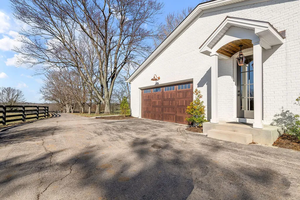 3288 Delong Road Lexington KY 40515