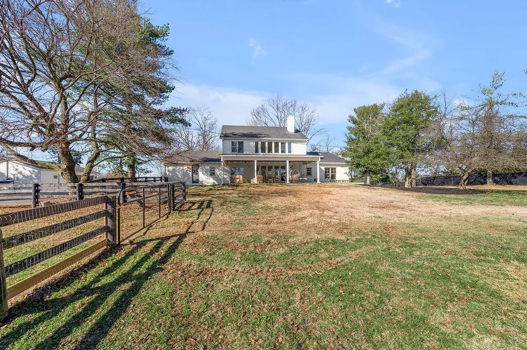 3288 Delong Road Lexington KY 40515