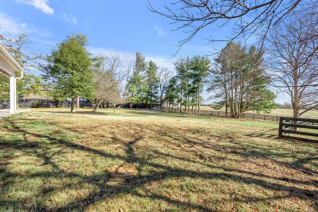 3288 Delong Road Lexington KY 40515
