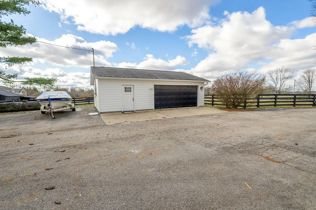 3288 Delong Road Lexington KY 40515