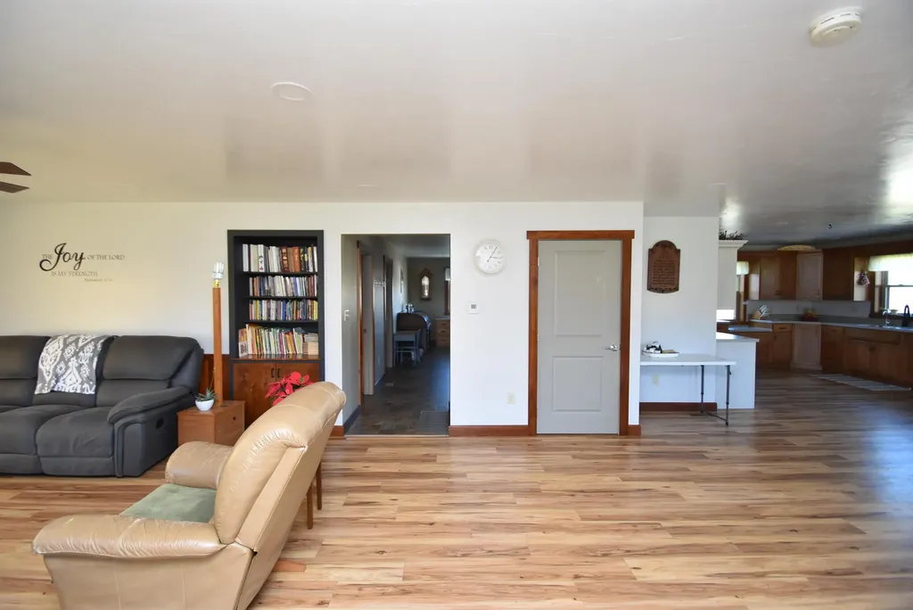 4555 Ky-433 Mackville KY 40040
