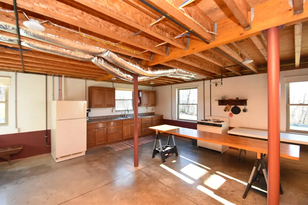 4555 Ky-433 Mackville KY 40040