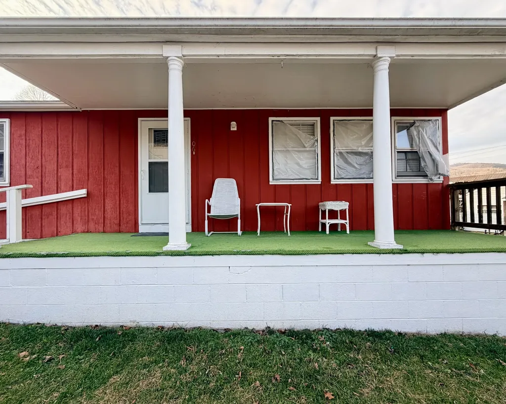 106 State Square Cumberland KY 40823