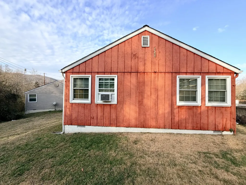 106 State Square Cumberland KY 40823