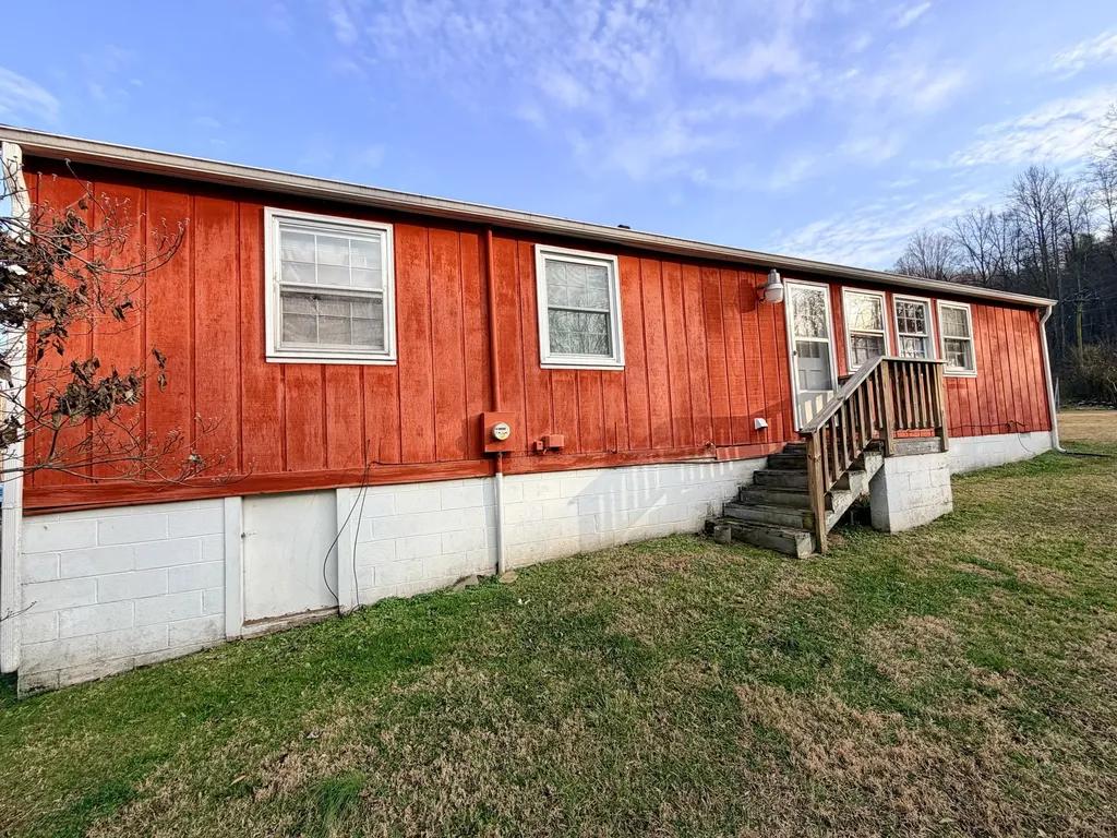 106 State Square Cumberland KY 40823