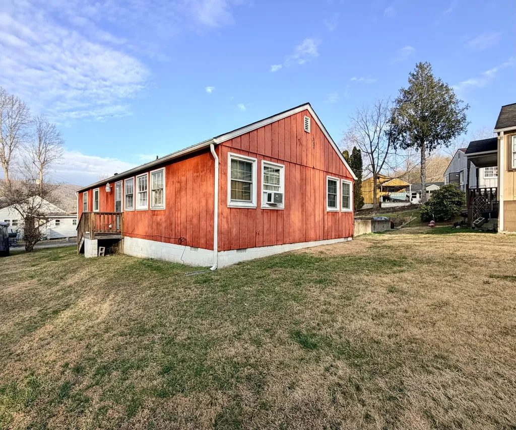 106 State Square Cumberland KY 40823