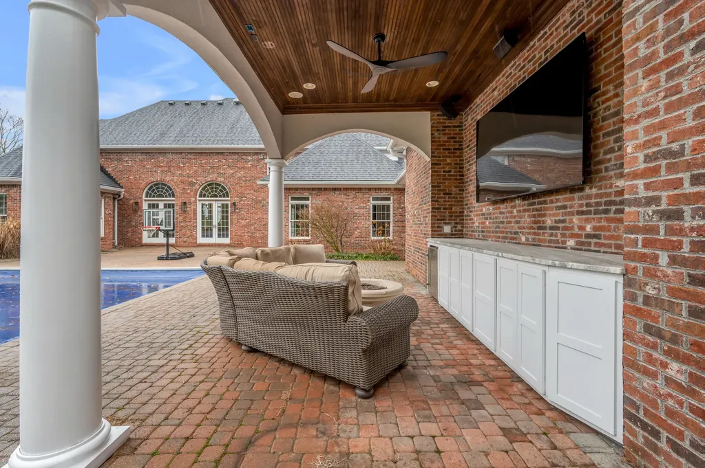 1056 High Point Drive Nicholasville KY 40356