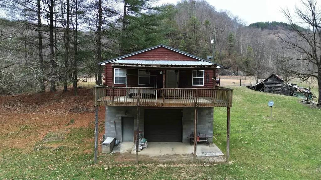 1439 Wolf Creek Middle Fork Road Pilgrim KY 41250