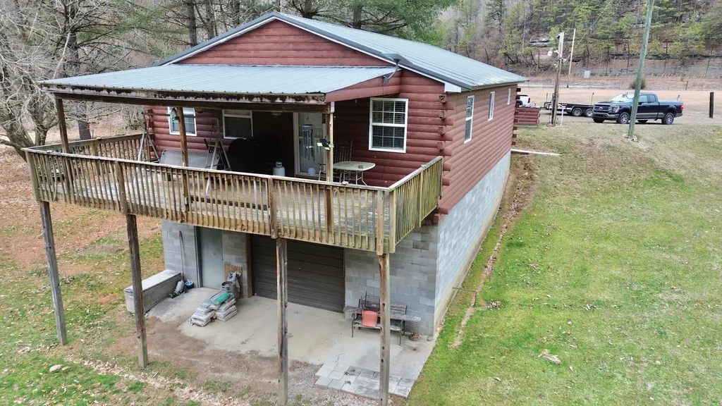 1439 Wolf Creek Middle Fork Road Pilgrim KY 41250