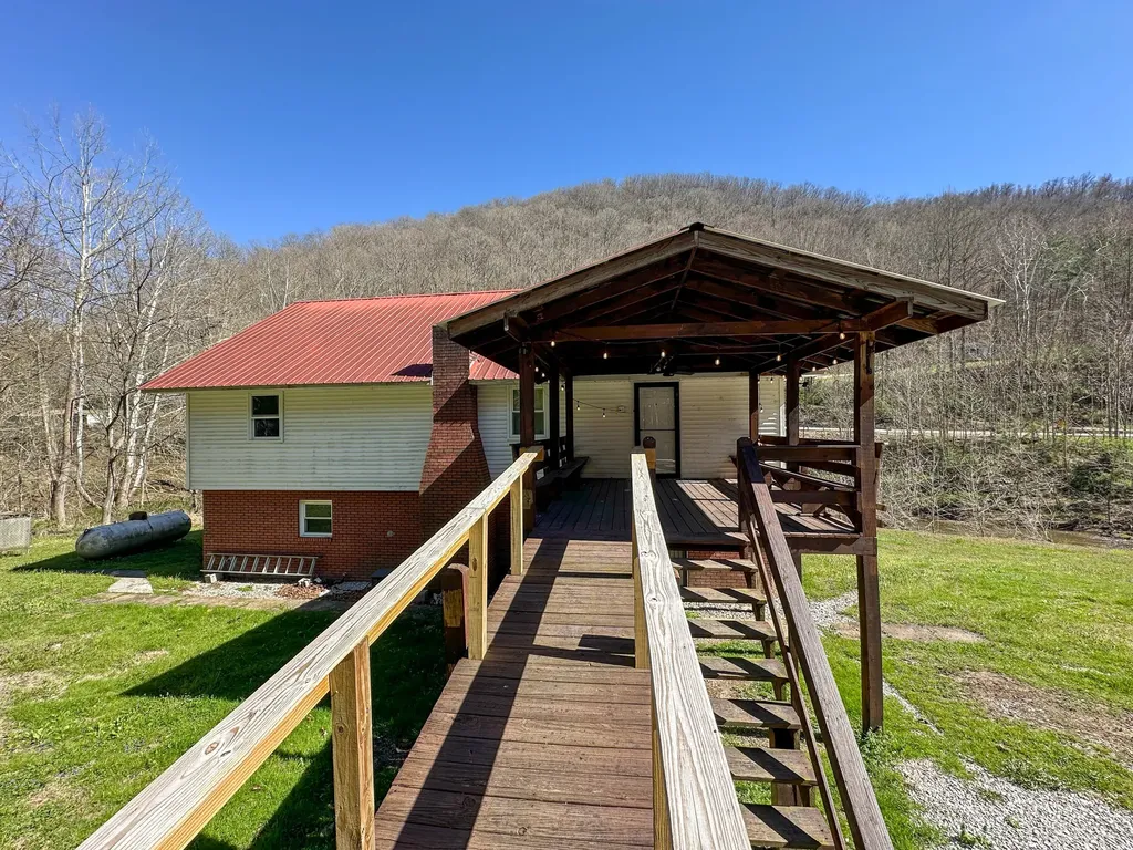 5930 Ky-11 Manchester KY 40962