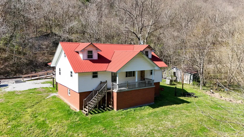 5930 Ky-11 Manchester KY 40962