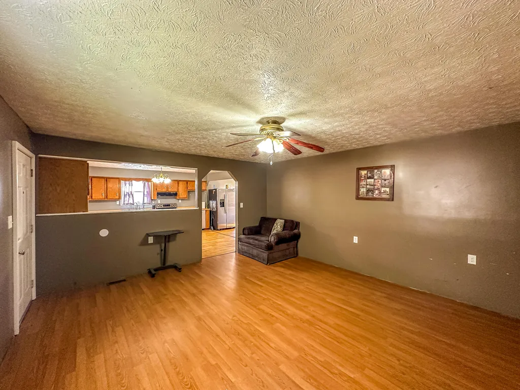 5930 Ky-11 Manchester KY 40962