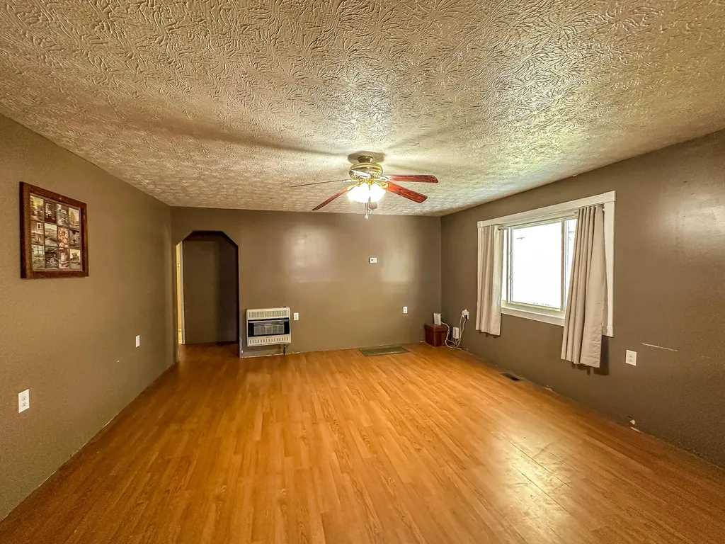 5930 Ky-11 Manchester KY 40962