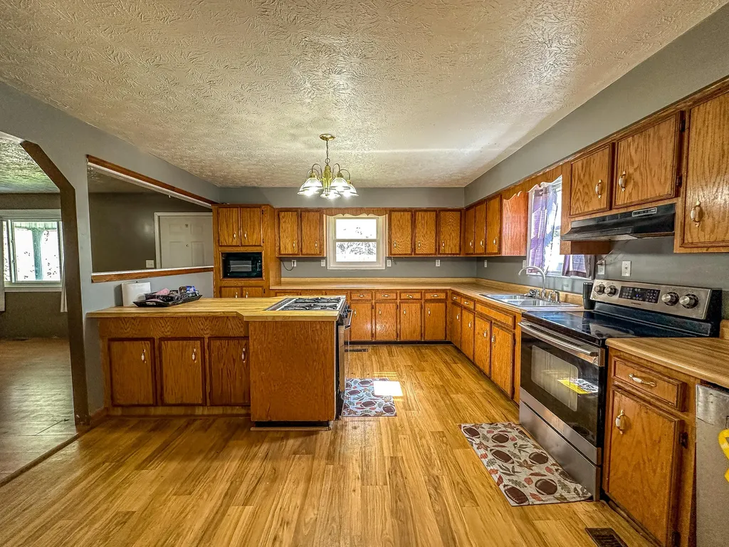 5930 Ky-11 Manchester KY 40962