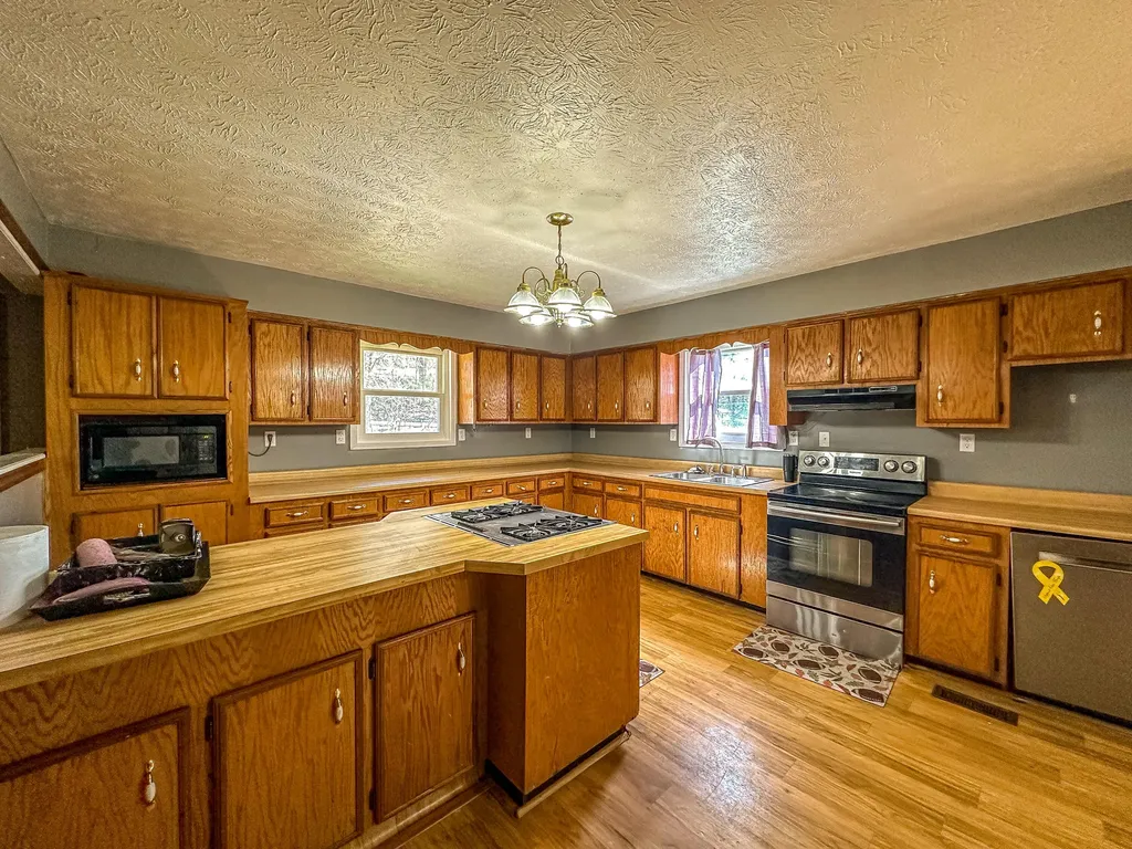 5930 Ky-11 Manchester KY 40962