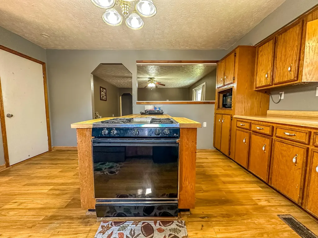 5930 Ky-11 Manchester KY 40962
