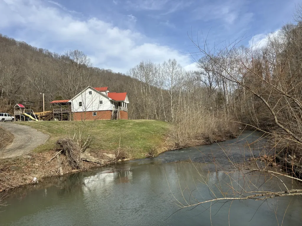 5930 Ky-11 Manchester KY 40962