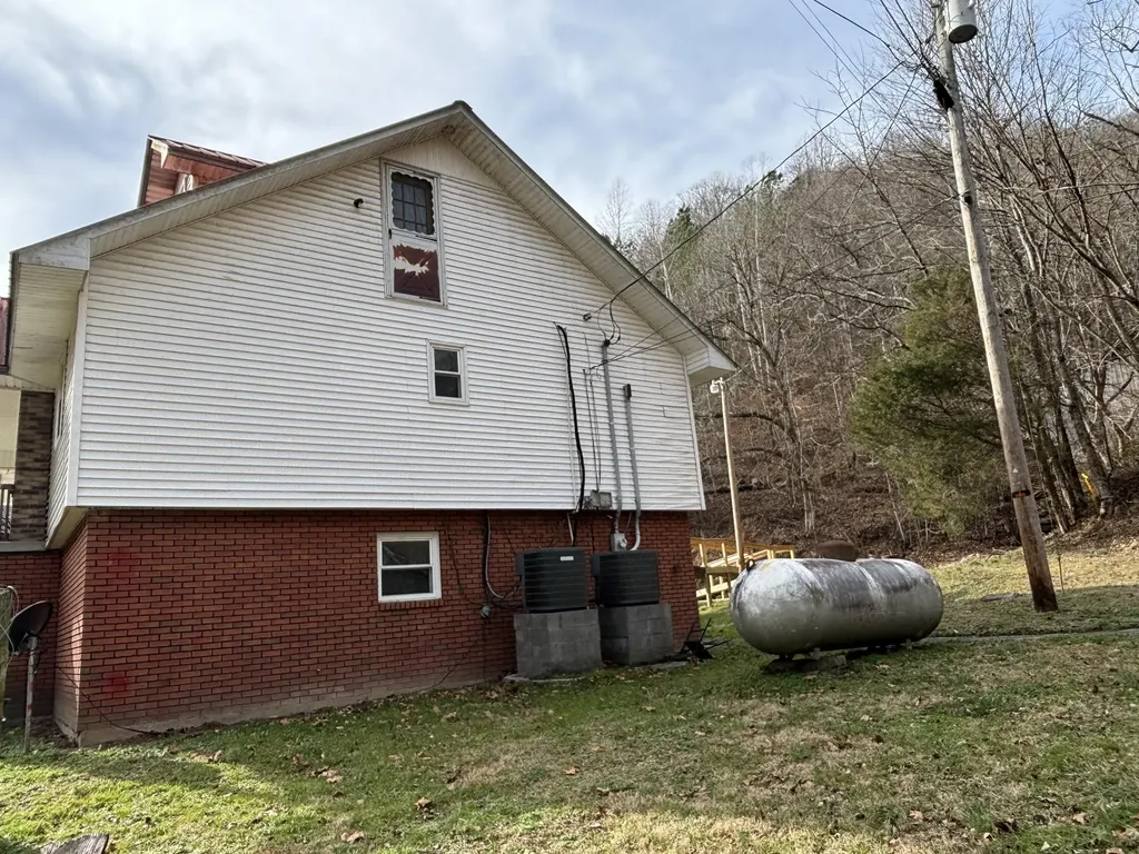 5930 Ky-11 Manchester KY 40962