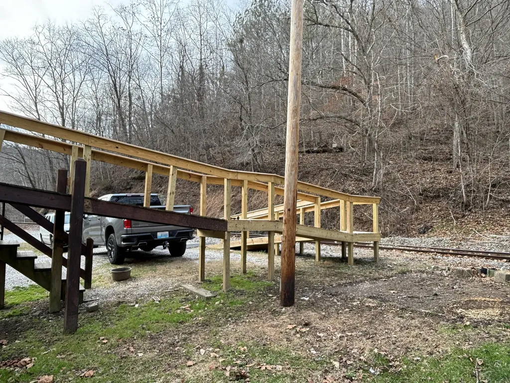 5930 Ky-11 Manchester KY 40962