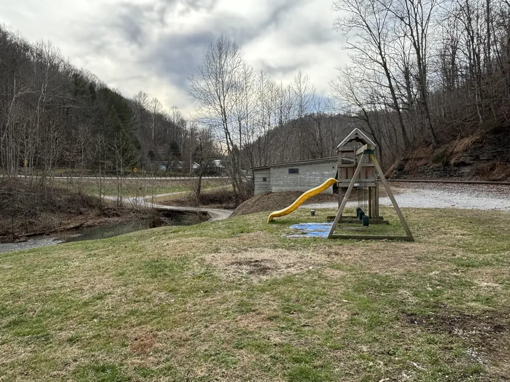 5930 Ky-11 Manchester KY 40962
