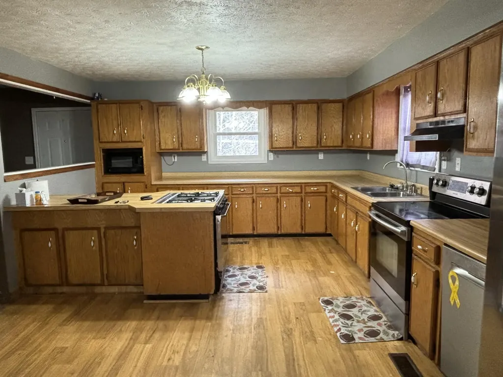5930 Ky-11 Manchester KY 40962