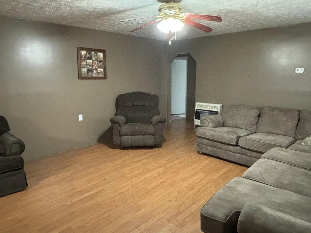 5930 Ky-11 Manchester KY 40962