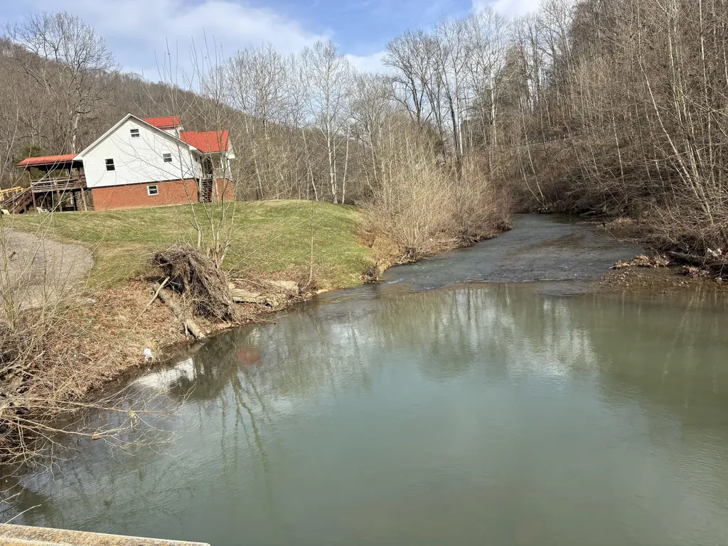 5930 Ky-11 Manchester KY 40962