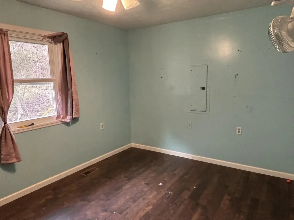 5930 Ky-11 Manchester KY 40962