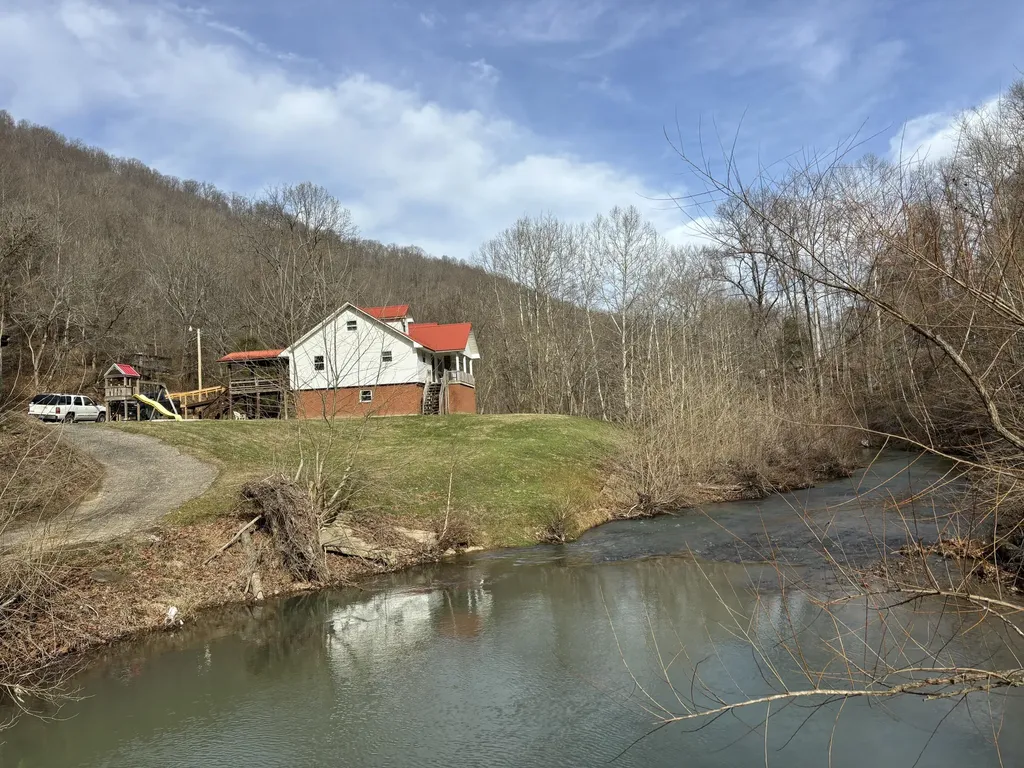 5930 Ky-11 Manchester KY 40962