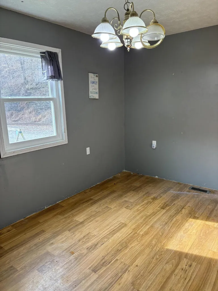5930 Ky-11 Manchester KY 40962