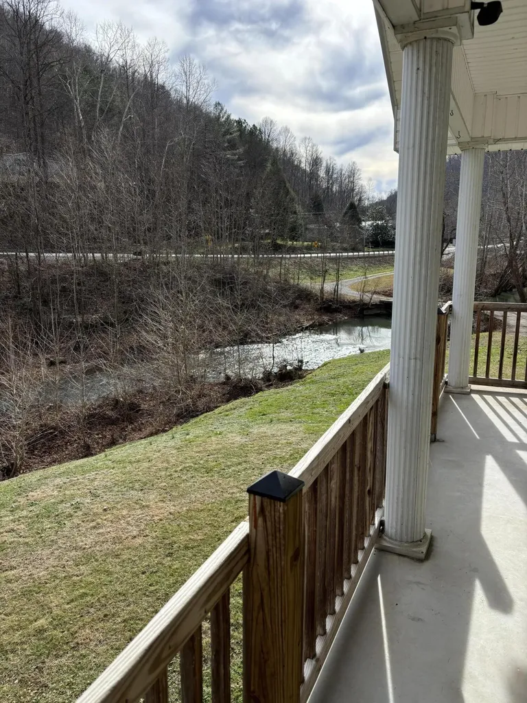 5930 Ky-11 Manchester KY 40962