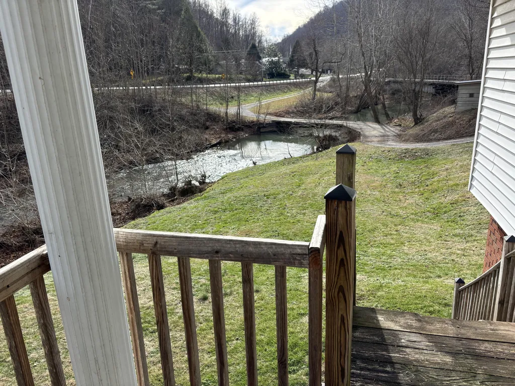 5930 Ky-11 Manchester KY 40962