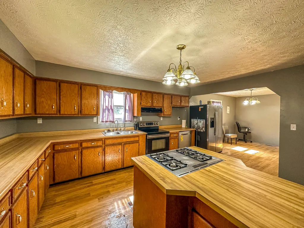 5930 Ky-11 Manchester KY 40962