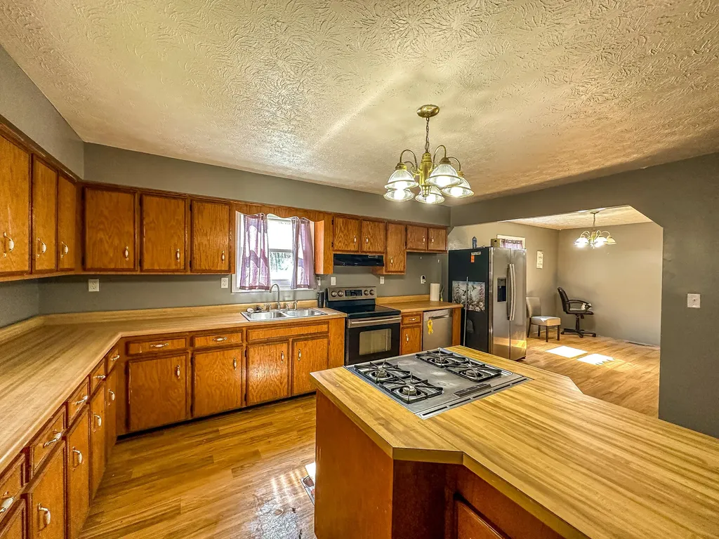 5930 Ky-11 Manchester KY 40962