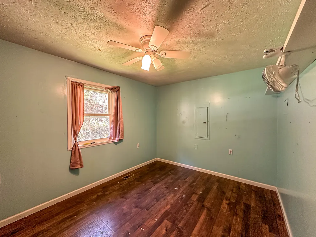 5930 Ky-11 Manchester KY 40962