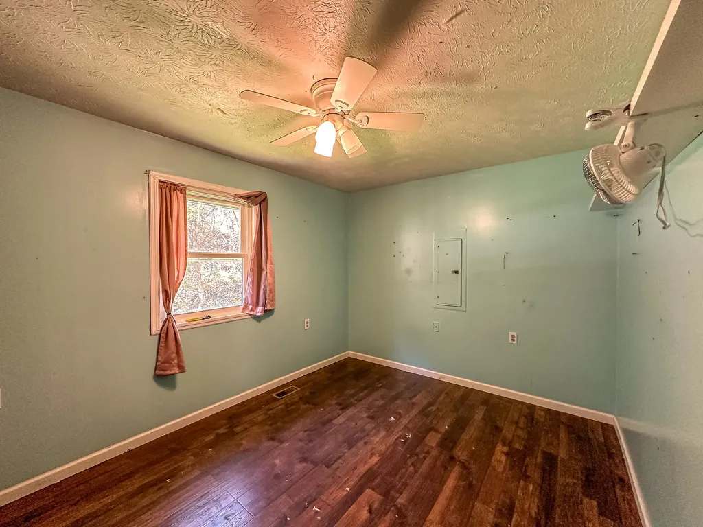5930 Ky-11 Manchester KY 40962