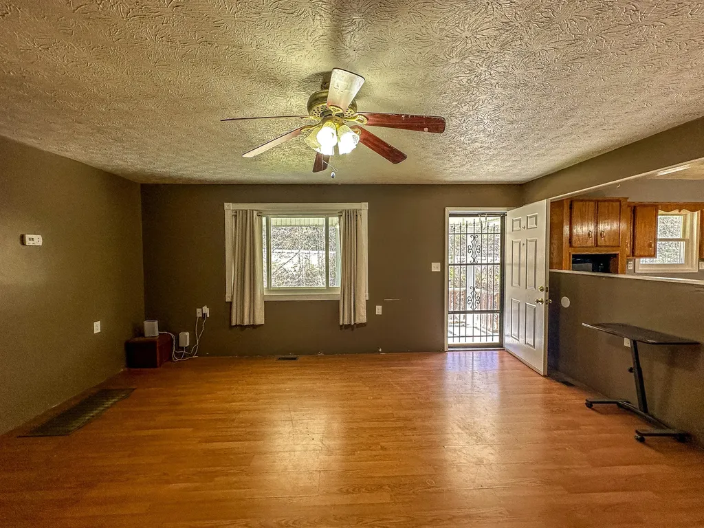 5930 Ky-11 Manchester KY 40962