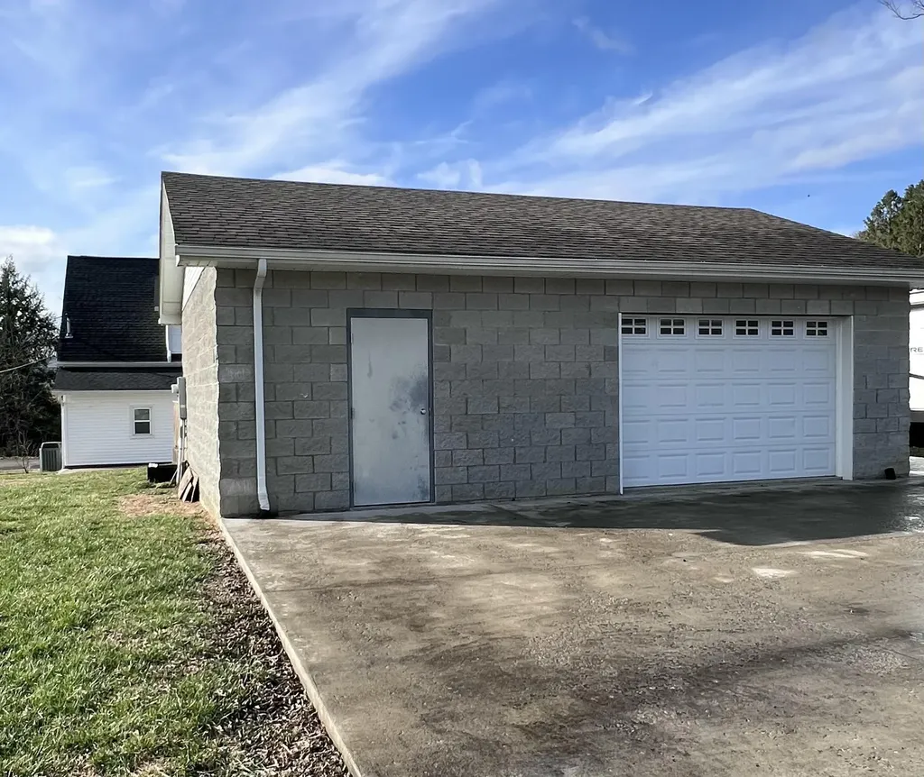 402 Park Avenue Irvine KY 40336