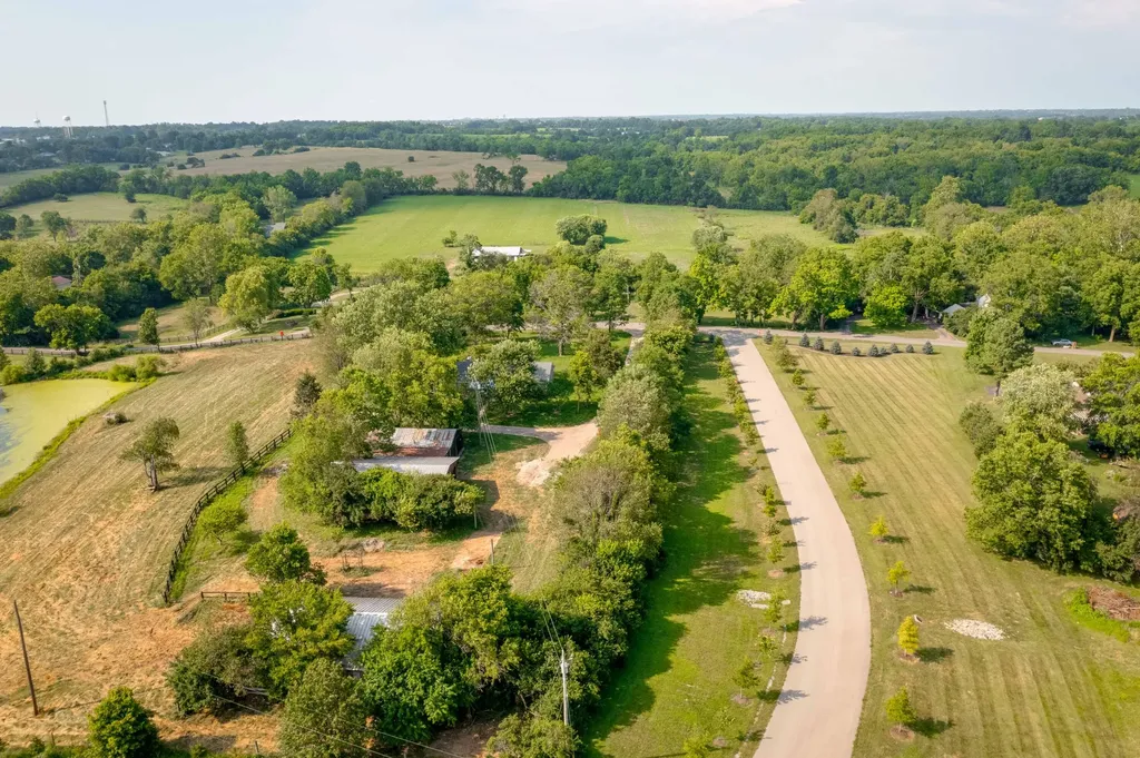 2450 Vince Road Nicholasville KY 40356