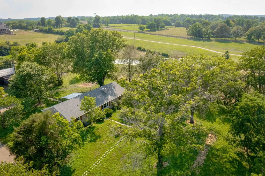 2450 Vince Road Nicholasville KY 40356