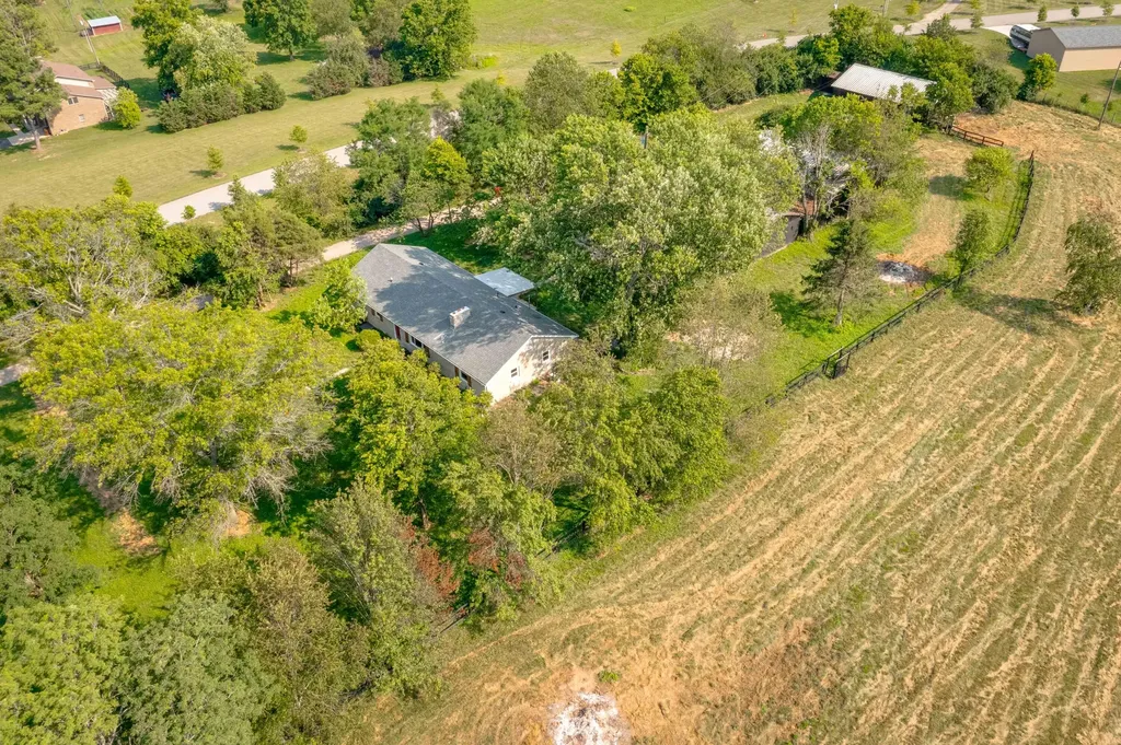 2450 Vince Road Nicholasville KY 40356