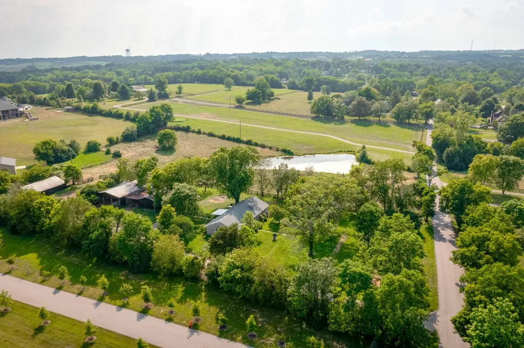 2450 Vince Road Nicholasville KY 40356