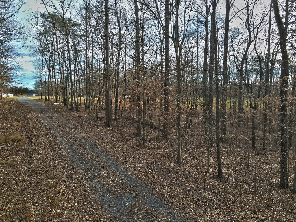 32 Dockery Road Russell Springs KY 42642