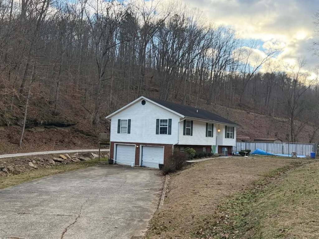 5085 Ky-40 West Staffordsville KY 41256