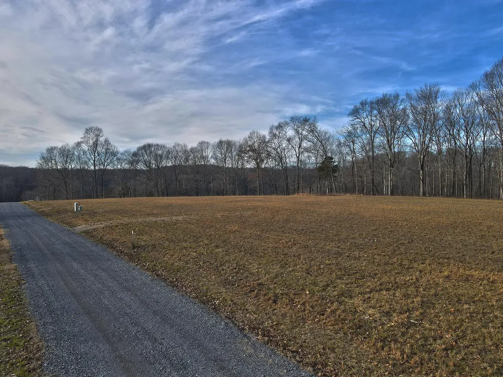 19 Dockery Road Russell Springs KY 42642