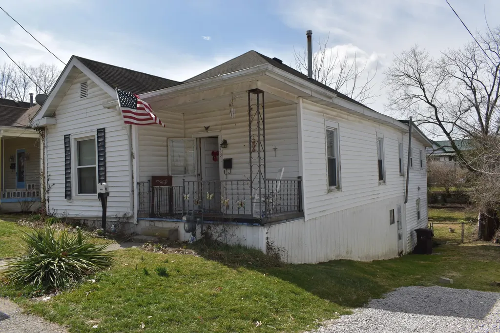 253 Parrish Avenue Paris KY 40361