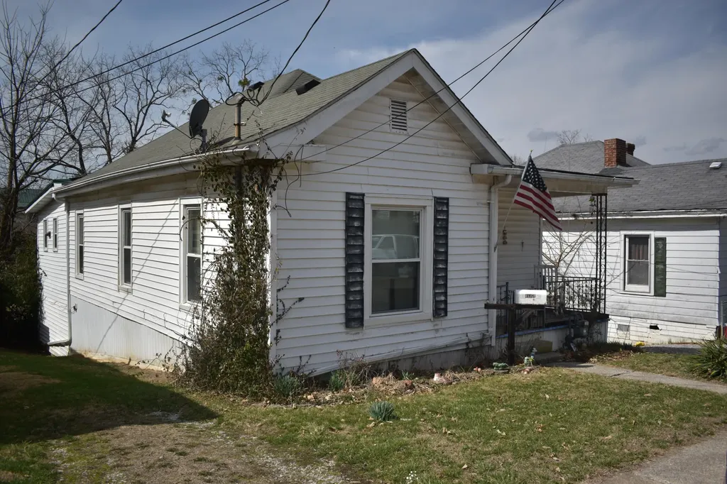 253 Parrish Avenue Paris KY 40361